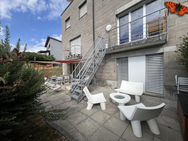 GROSSES 4½ ZIMMER HAUS AUF 150 M² – Terrasse auf Bodenniveau