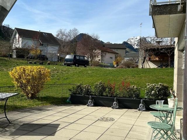 GROSSES 4½ ZIMMER HAUS AUF 150 M² – Terrasse auf Bodenniveau