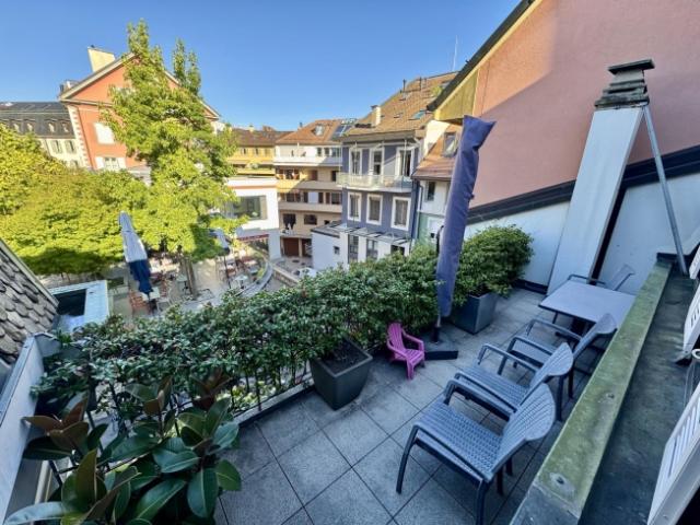 Großes 5,5 Zimmer Doppelhaus mit Balkon im Herzen von Nyon