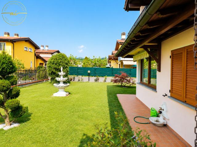 GROSSES 5,5 ZIMMER HAUS MIT GARTEN IN EINER GRÜNFLÄCHE IN STABIO