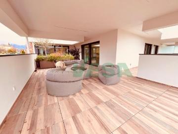 Grosses 7,5 Zimmer Penthouse mit Terrasse und teilweisem Seeblick