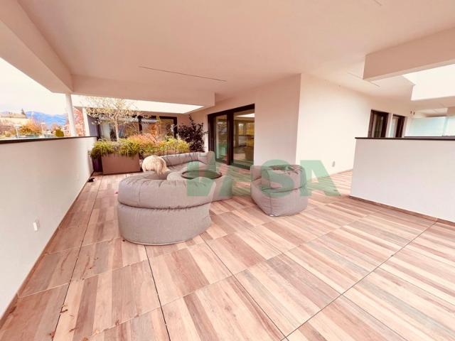 Grosses 7,5 Zimmer Penthouse mit Terrasse und teilweisem Seeblick
