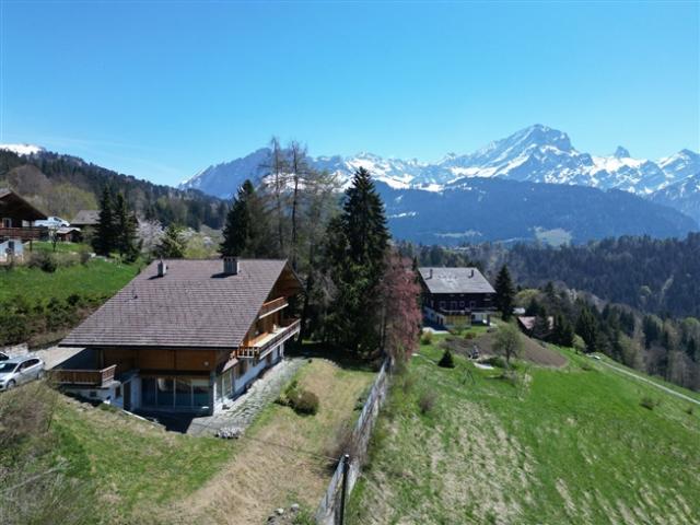 GROSSES 9 ZIMMER CHALET MIT SWIMMINGPOOL IN EINEM SEHR RUHIGEN BEREICH MIT GROSSARTIGEM PANORAMABLICK