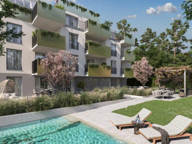 Großflächige Gartenwohnung, 5 Zimmer Erstbezugs Wohnung mit Garten, Terrasse und 3 Balkone! Pool im Gemeinschaftsgarten!
