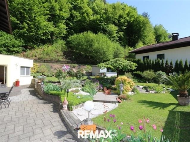 Großräumige Erdgeschosswohnung mit fantastischem Garten
