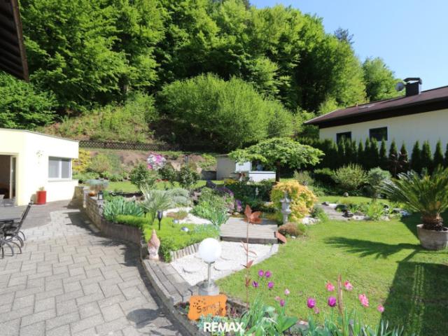 Großräumige Erdgeschosswohnung mit fantastischem Garten