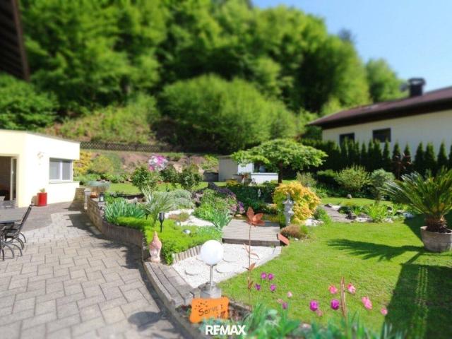 Großräumige Erdgeschosswohnung mit fantastischem Garten