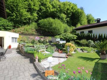Großräumige Erdgeschosswohnung mit fantastischem Garten
