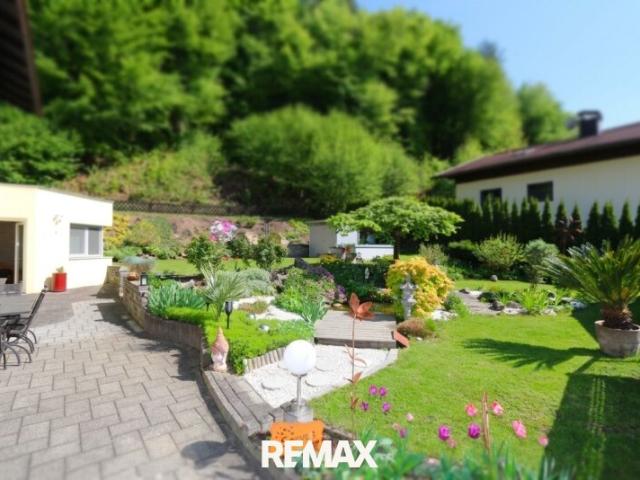 Großräumige Erdgeschosswohnung mit fantastischem Garten