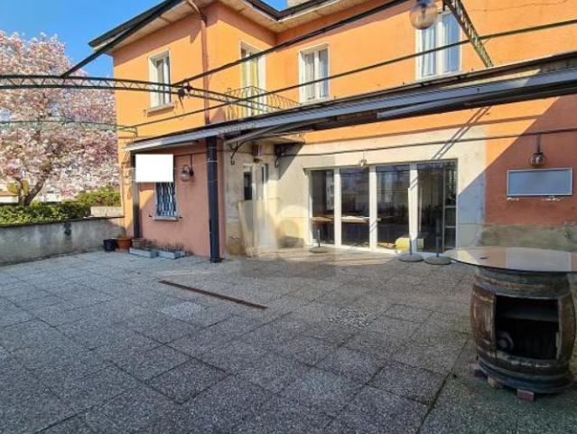 Grosszügig mit terrasse