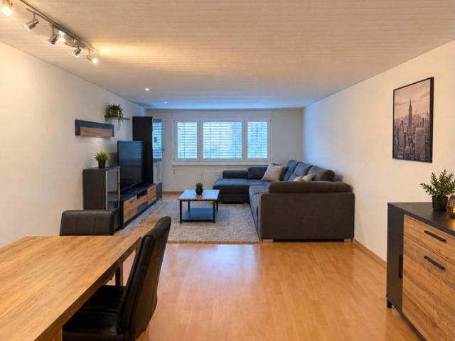 GROSSZÜGIG: Moderne 5.5 Zimmer Wohnung
