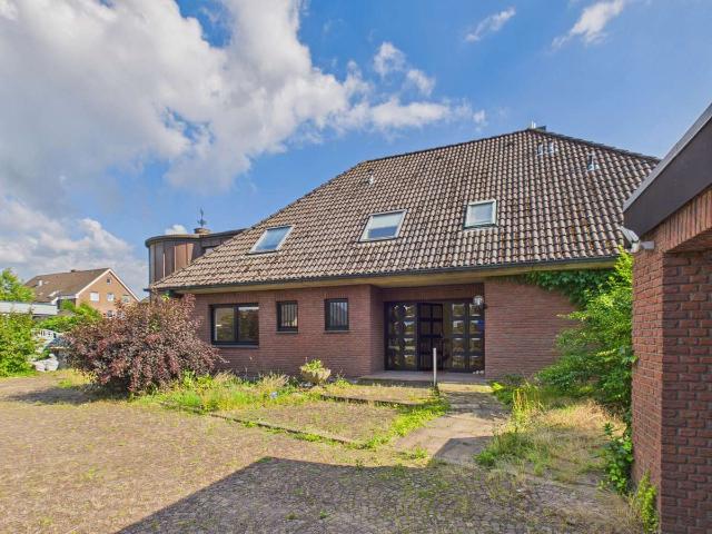 Großzügig, naturnah und zentral: Zweifamilienhaus mit großem Garten