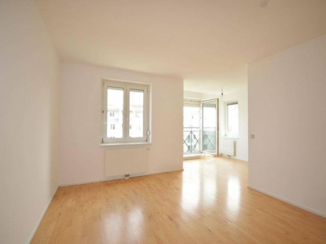 Großzügig angelegte 2 Zimmer Wohnung im 3. Liftstock mit Tiefgaragenplatz