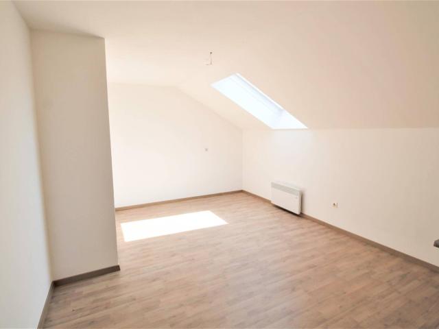 Großzügig angelegte Singlewohnung im Dachgeschoss
