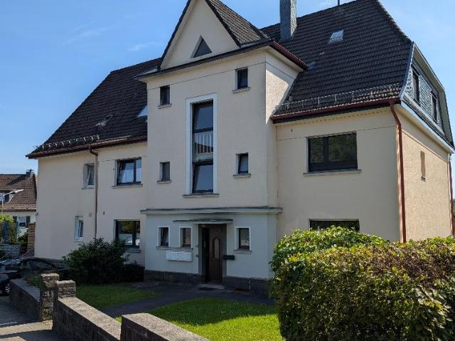 Großzügig geschnittene 4 Zimmer Erdgeschosswohnung in zentrumsnaher Lage zu vermieten