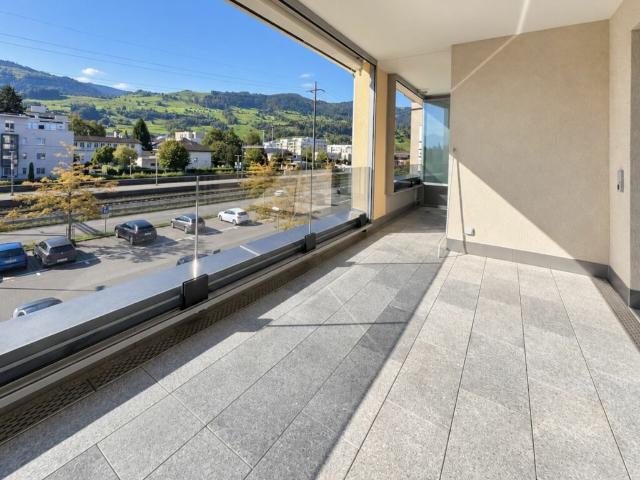Grosszügig geschnittene 4.5 Zimmer Wohnung in Lachner Bahnhofsnähe zu vermieten