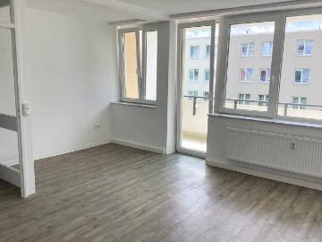 Großzügig geschnittene 3 Zimmer Wohnung mit Tageslichtbad und Balkon
