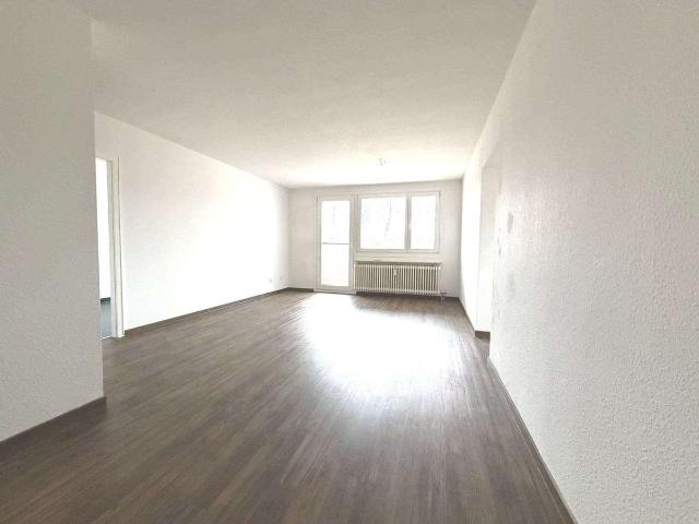 Großzügig geschnittene 3 Zimmer Wohnung mit Balkon