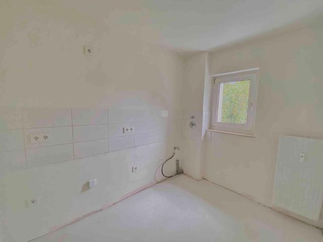 Großzügig geschnittene 3,5 Zi. Wohnung mit Balkon!