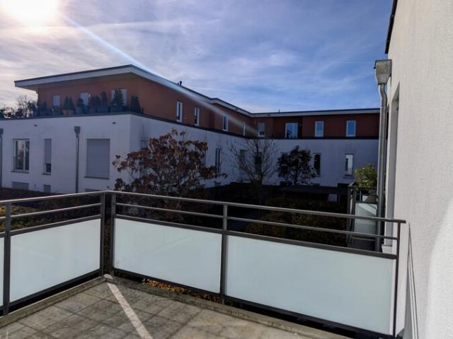 Großzügig geschnittene und helle 2 Zimmerwohnung mit Balkon
