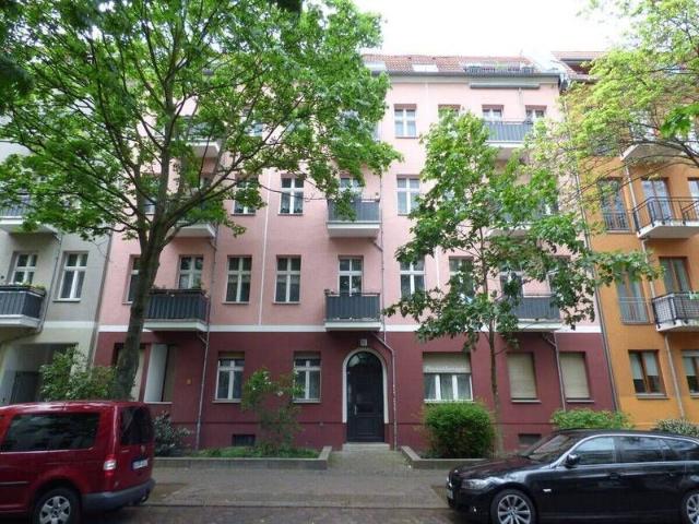 Großzügig geschnittene DG Wohnung mit Balkon *Laminatfußboden*Wannenbad