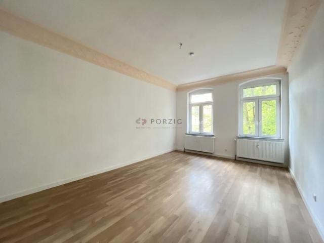 Großzügig, hell, grün – 2 Zimmer Wohnung mit Balkon und Einbauküche