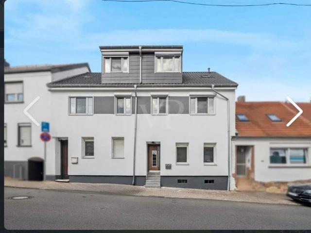 Großzügig kernsaniertes Mehrfamilienhaus mit 8 Wohneinheiten