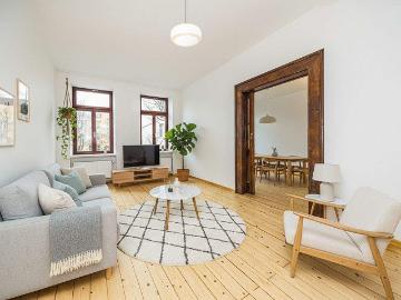 Großzügig leben mit Stil im 4 Zimmer Altbau