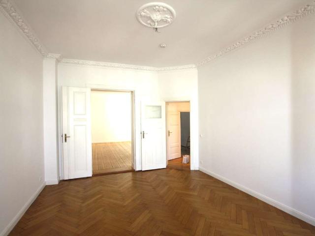 Großzügig Leben im Altbau in Bestem Zustand in Bester Gegend mit Loggia und Lift
