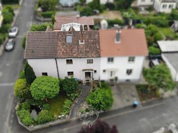 Großzügig und vielseitig nutzbar Doppelhaushälfte in ruhiger Lage von Volkach