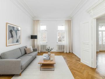 Großzügig wohnen: 4 Zimmer mit Stil, Licht und zwei Balkonen