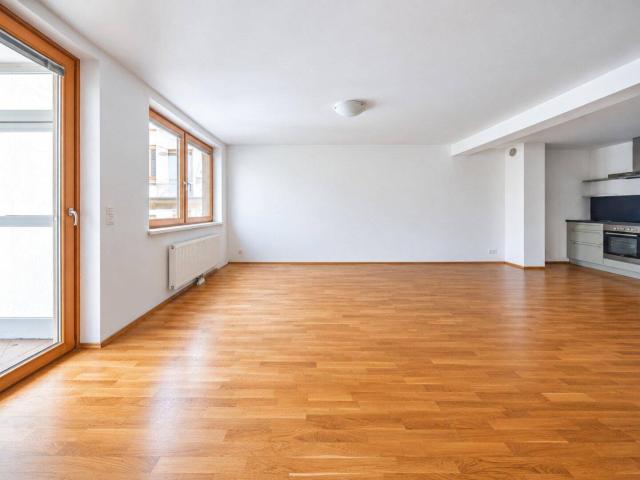GROSSZÜGIG WOHNEN | 3 Zimmer Variante mit Eigengarten, 2 Loggien & Garage