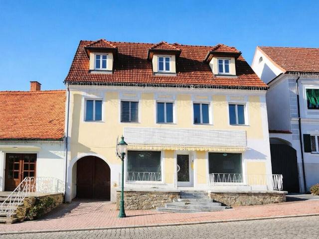 Großzügig wohnen auf mehrere Ebenen mit echtem Hausflair im Zentrum