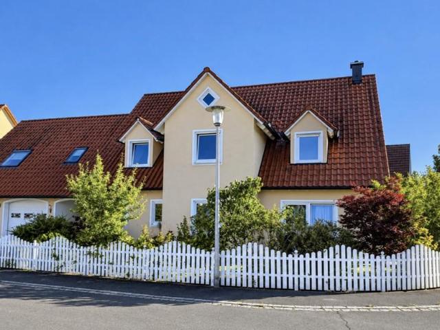 Großzügig wohnen. Exklusives Haus mit vielfältigen Möglichkeiten