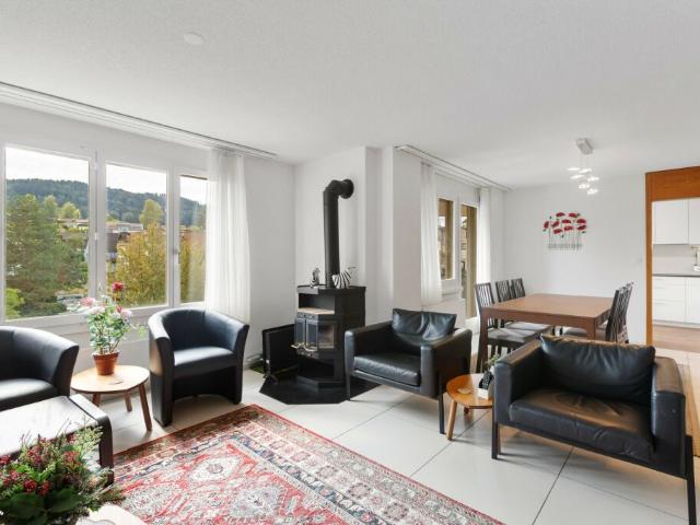 Grosszügig wohnen: Helle 4.5 Zimmer Wohnung mit durchdachtem Grundriss