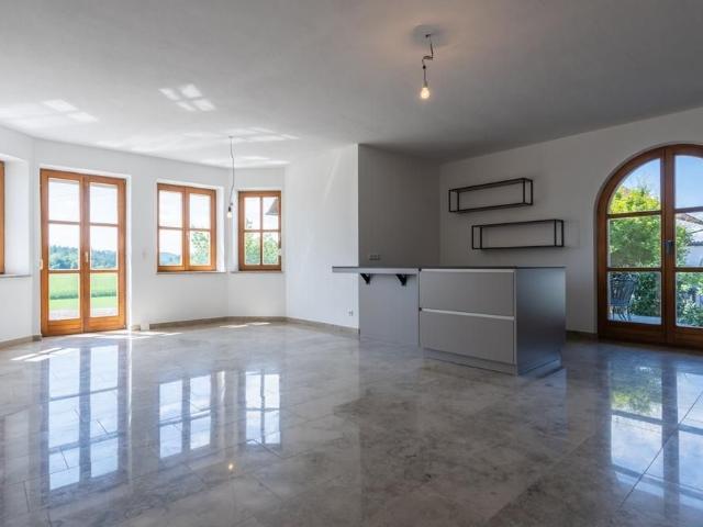 Großzügig Wohnen in Weilerlage 4 Zimmer Wohnung mit 2 Duschbädern, offener Koch Essbereich und Terrasse