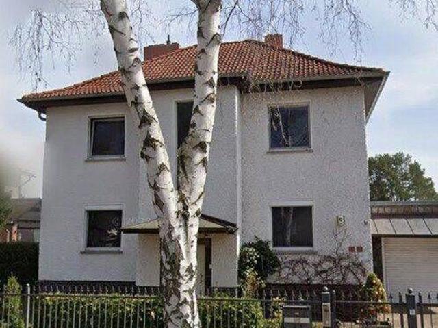 Großzügig wohnen mit Garten: 4 Zimmer Wohnung in Berlin Mahlsdorf