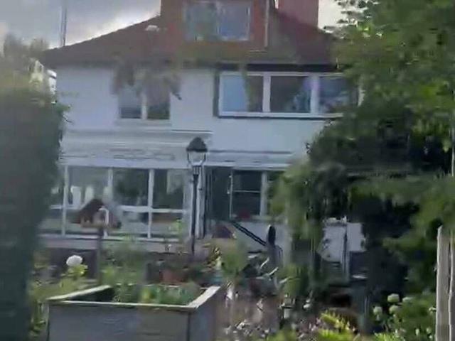Großzügig wohnen mit Gartenanteil und Scwimmingpool: 4 Zimmer Wohnung in Berlin Mahlsdorf