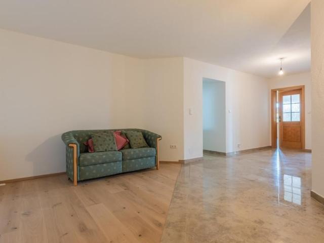 Großzügig Wohnen mit Fernblick 3 Zimmer Wohnung mit 2 Bädern, Balkon und EBK