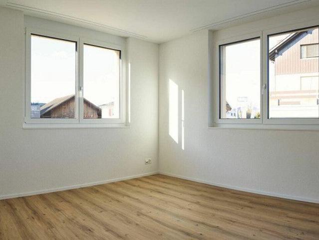 Grosszügig wohnen mit Sitzplatz!
