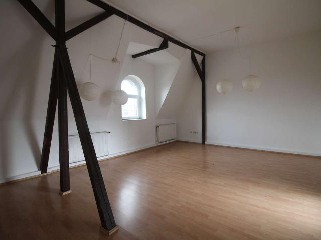 GROßZÜGIG WOHNEN, stadtnah, mit Balkon