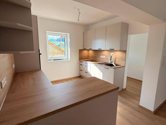 Großzügig 140m² Wohnung mit Terrasse und Einbauküche