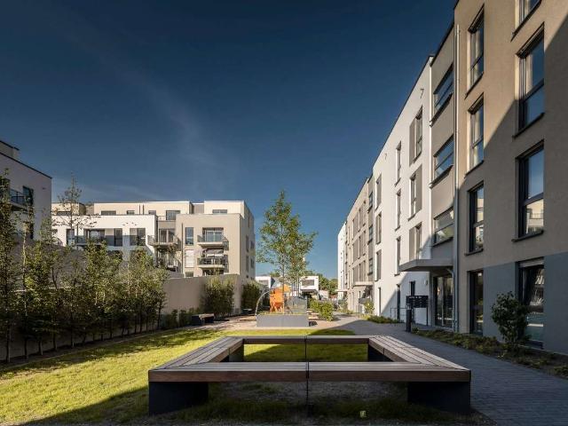 Großzügige 4 Raum Wohnung mit Balkon, Einbauküche sowie einem Tiefgaragenstellplatz
