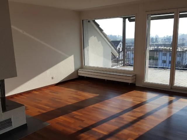 Grosszügige 4½ Wohnung mit Cheminèe