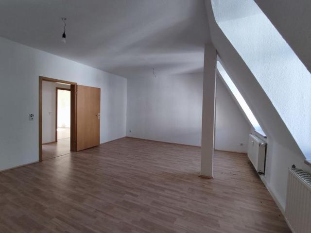 Großzügige 4 Zi. Dachgeschoss Wohnung neu renoviert!