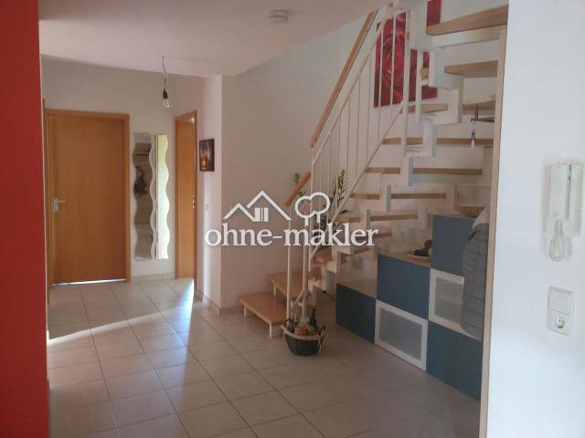 Großzügige 4½ Zi. DG Wohnung mit Galerie und 2 Balkonen inkl. TG Stellplatz – ruhige Lage