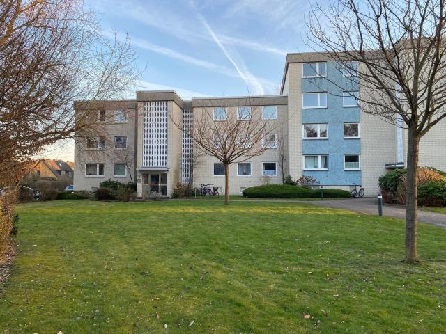 Großzügige 4 Zi. Whg. 2 2/2 Zi. mit Balkon/Südlage  auf großem Grundstück  provisionsfrei
