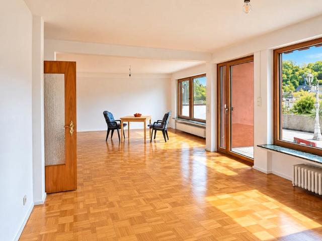 Großzügige 4 Zimmer Terrassenwohnung zu verkaufen!