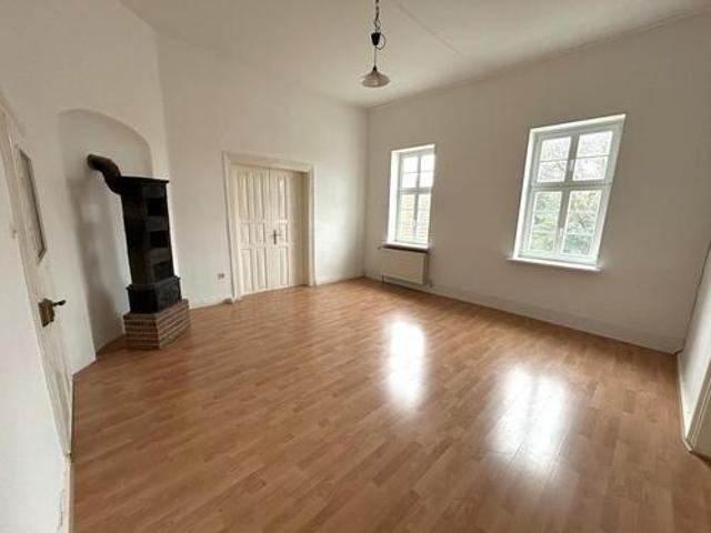 Großzügige 4 Zimmer Whg. mit 150 m² & Einbauküche WG geeignet