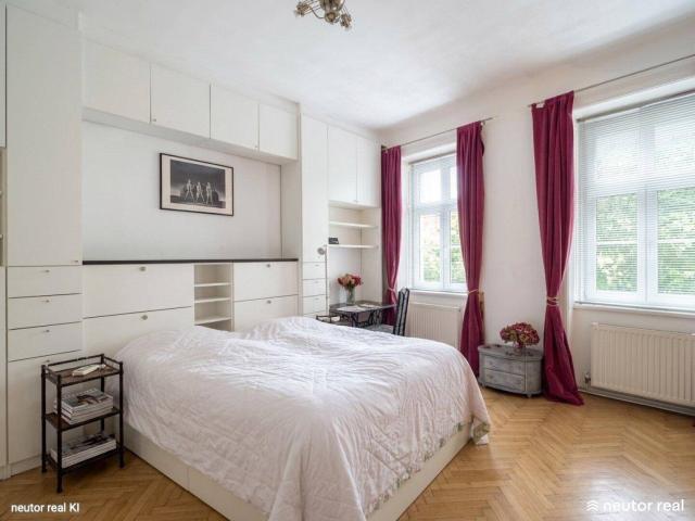 Großzügige 4 Zimmer Wohnung mit 113m² | Teilsanierter Altbau | mit Lift